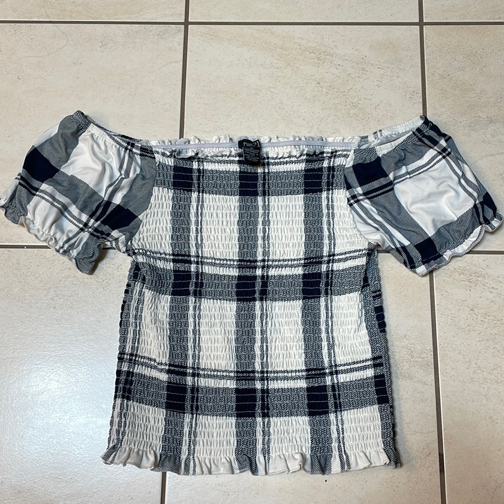Brand: rue21     Size: Medium     Color: white&navy blue